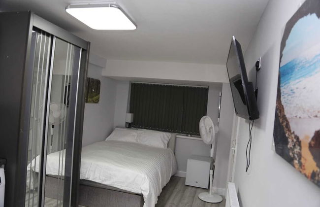 Budget Ensuite Room Woolwich - Photo 4