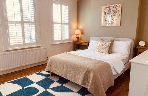 Stunning Home, Garden, Parking & Close Train Stations - Foto 6