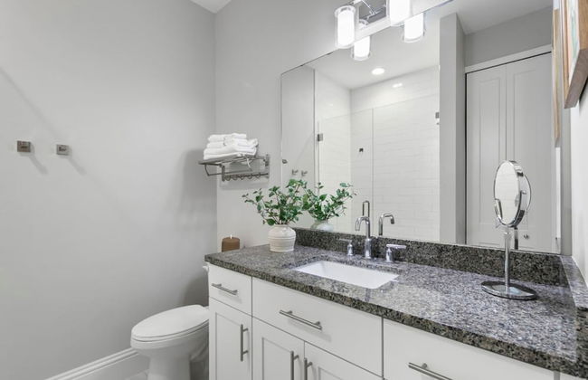 Canopy Cove Stunning 2BR Apt Heart of Downtown - Foto 12