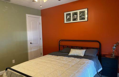 Lakeside Retreat with pool, dock & game room - Foto 32