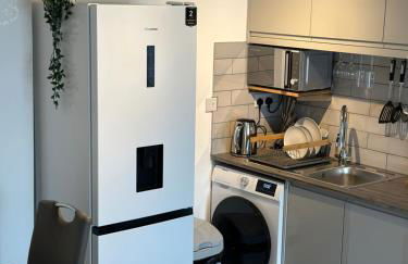 Dartford Luxurious House with Parking - Netflix - Wi-Fi - Photo 18