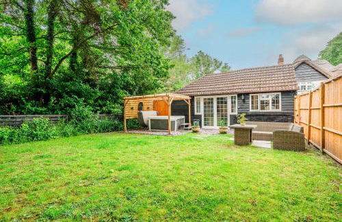 New Forest Cottage with Hot Tub, Fireplace and Private Garden - Foto 14