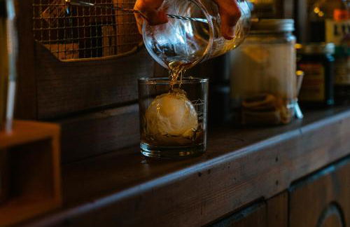 Speakeasy, Hot Tub, Putt Putt, Outdoor Theatre, 8 minutes from Downtown Greenville - Foto 39