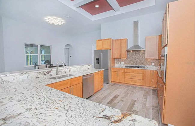 Stunning Luxury Mediterranean-style Private Oasis! - Foto 6