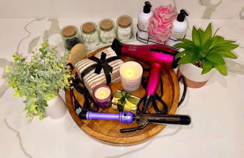 Majestic 5BR Villa with Guesthouse, Pool & Spa - Foto 52