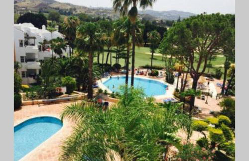 Stylish one bed apartment at Matchroom Country Club - Photo 32