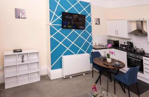 Rugby 1-BR Apt, Parking, City Centre, Sleeps 3 - Foto 6