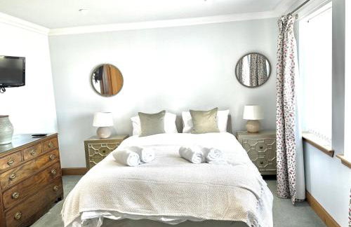 Golf View Spacious Bungalow 2 Bathrooms, Free Parking WiFi - Photo 13