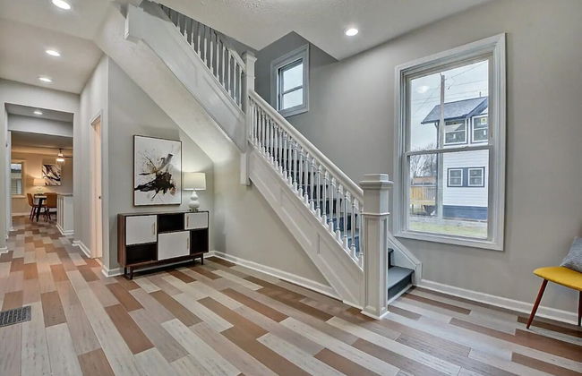 Spacious 6BR/3BA House w/ Parking! Sleeps 20! - Foto 42