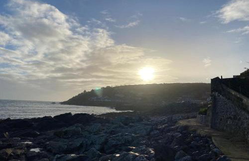 The Old Gallery - Charming Coastal Escape For Two - Photo 68