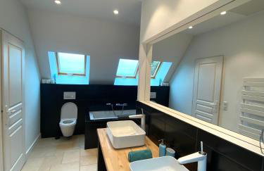 Le Pressoir du Château de Neuville - Piscine chauffée - Jeux - Forêt - Foto 25