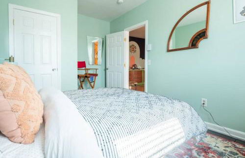 Postmodern Penthouse 1 Min Walk Dining and Shops - Photo 19