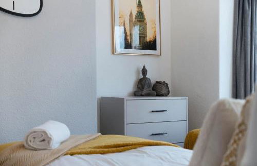 Spacious 4BR on Leafield Rd - Photo 32