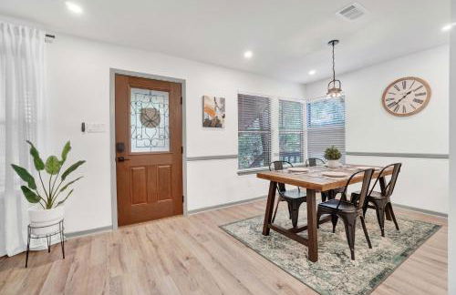 Treehouse Retreat 2Bed 2Bath Entire Townhome in The Woodlands - Foto 15