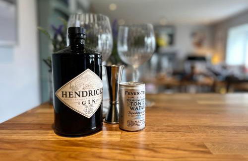 Spacious 4 Bedroom Farmhouse - Photo 24