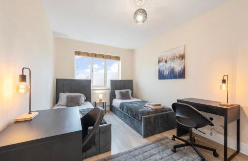 Spacious 6-Bed with Pool Table Desks in every room - Foto 23