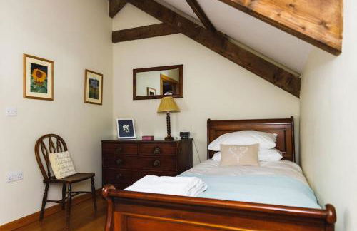 Converted Buttery Cottage in Pembrokeshire - Photo 27