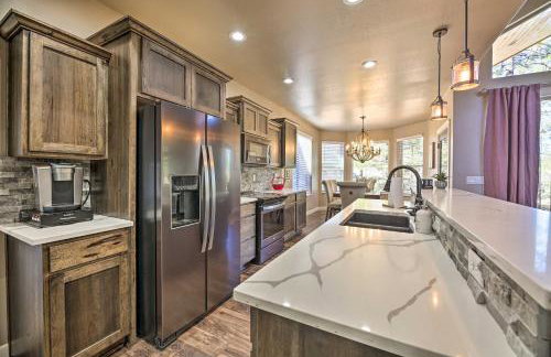 Hot Tub & Ponderosa Views! Luxe Cabin in Lakeside - Foto 8