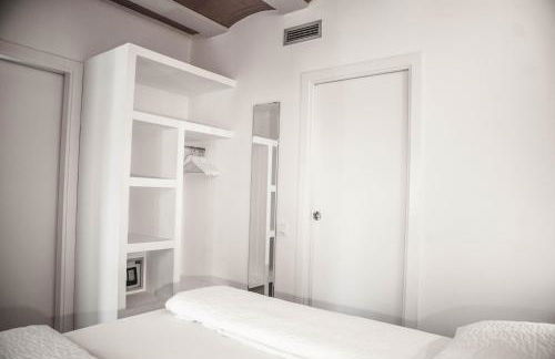 Barcelona Beach Apartments - Photo 17