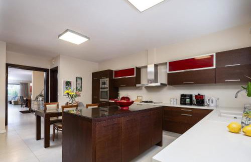 Hestia Grey Villa with Guest House & Private Pool - Foto 34