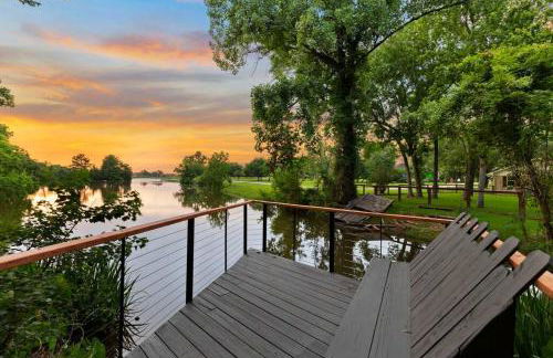 LUX Treehouse on Private Lake next to Lake Conroe with Game room, Paddleboards, Lake Views, and more! - Foto 48