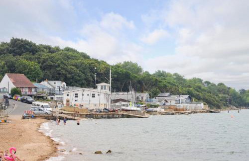 The Deck House - Seafront Upside-Down House with Solent Views, Gurnard - Foto 35