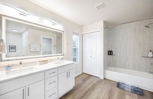 Newly Remodeled Hilltop 4B Retreat with Gym - Foto 27