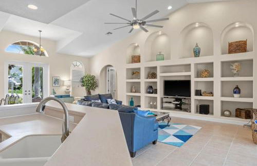 Cape Serenity- Premier Waterfront Villa with Kayaks and Bikes - Photo 12