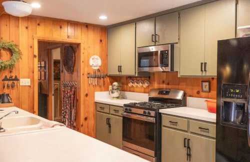 BunkHouse 1960's Camp Vibe with Timeless Wet Bar - Foto 68