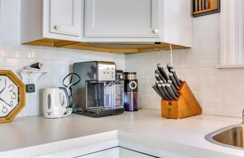 All-Season Vernon Township Lake House Retreat! - Foto 8