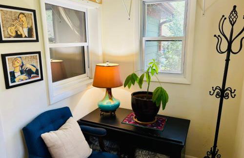 Private Green Cottage near downtown - Photo 10