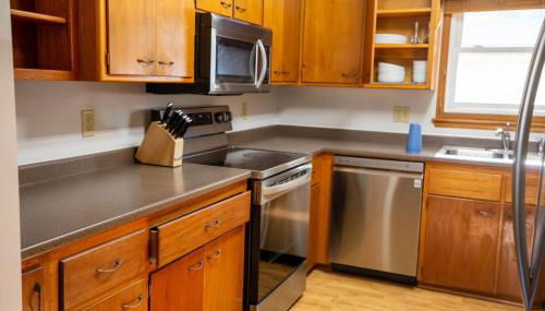 Work & Relax, 3BR Home with Office, Close to Downtown & Prairie Trail, Parking - Foto 3