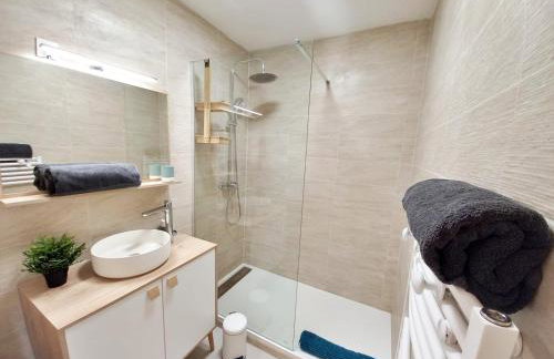 " Le Bleu Marine" Port Fréjus - Cosy T2- Clim & WIFI - Foto 6