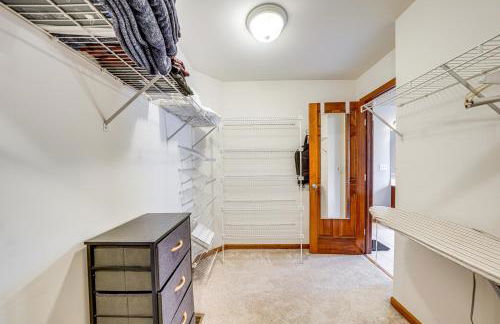 In-Home Theater Modern Naperville Vacation Rental - Foto 23