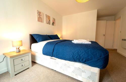 Spacious Apartment in Woking Town Centre - Photo 3