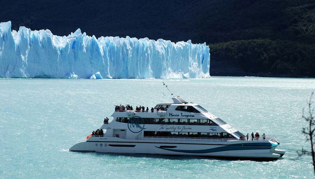 Navegando junto a los glaciares