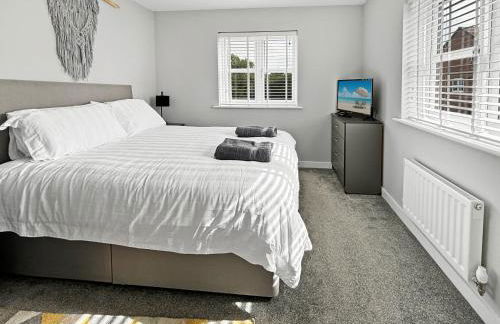 Amaya Seven - Luxury 3 bedroom detached house with garden & driveway - Sleeps 7 - Bottesford, Leicestershire - Foto 6