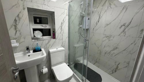 2 Bedroom Apartment - Near CoOp Live & Etihad Stadium - Foto 2