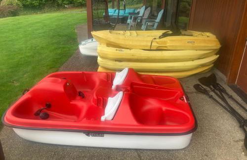 Beautiful Private Lake Lodge with Private Dock and Mountain Views - Foto 42