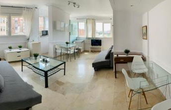 Pisos con piscina de temporada corta estancia - Foto 1