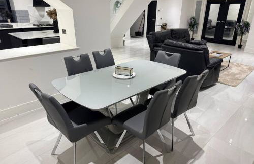 Luxury home 5 bedroom 3 bathroom games room parking - Foto 21