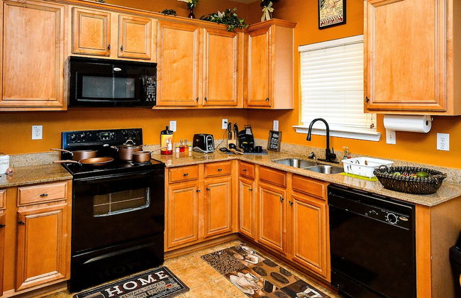 4 - Bed home, w/ Cali King Bed - 12 mins. to DTWN - Photo 36