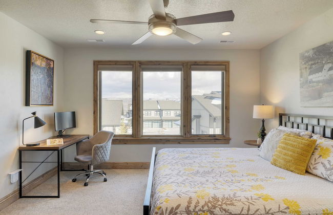 Blue Skies Lakeside Family-friendly Getaway w/ Hot Tub & BBQ - Foto 12