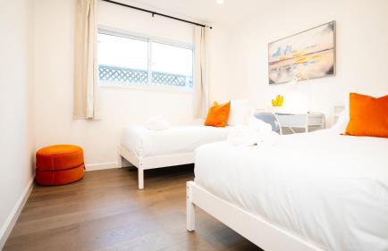 Grand Lux 4BR Prime Location & Serene Yard - Foto 43