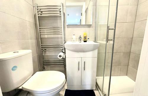 Bright Modern, Private Apartment,15 Mins To Central London - Photo 15