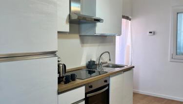 La Rosa - Photo 2, stove, dishwasher