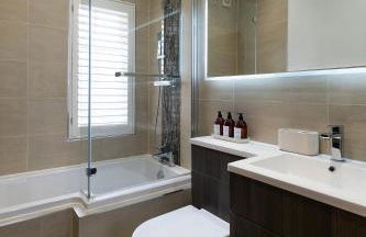 Stylish Central Apartment with Parking & Lift - Foto 11