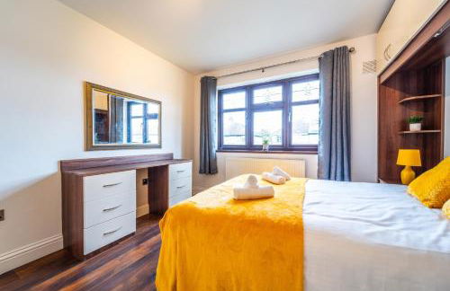 Modern Spacious 4 Bed Hayes Home with Free Parking - Foto 12