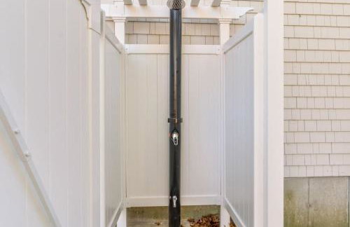 Cozy Spacious Home Walk to the Beach and 1 Mile to Downtown Hyannis - Photo 36