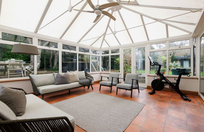 Stylish 4 Bed Home Close to Beach - Foto 13